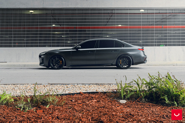 Фото дисков Vossen HF-7 Черный глянец на BMW 7 (G70)