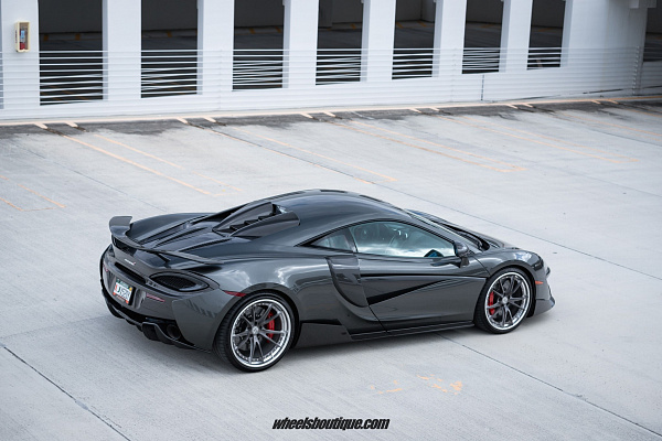 Фото дисков HRE S101 Глянцевый темный лак на McLaren 570S