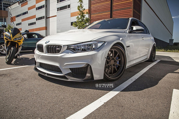 Фото дисков Strasse Wheels R10 Competition Сатиновая темная бронза на BMW 3/M3 (F3x/F80)