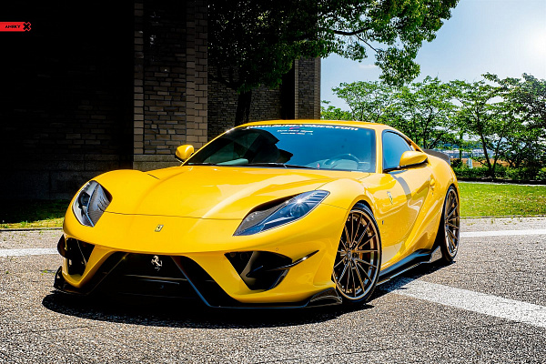 Фото дисков Anrky AN39 Глянцевая шампань на Ferrari 812