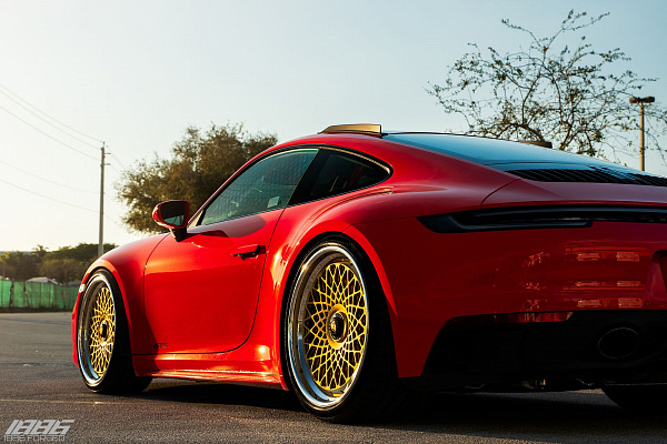 Фото дисков 1886 Wheels S009 Сатиновое золото на Porsche 911 VIII