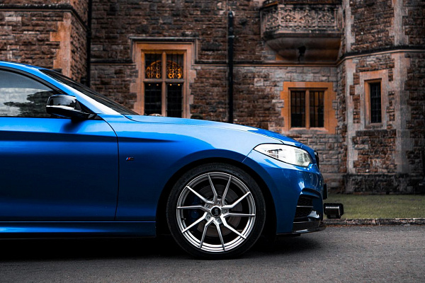 Фото дисков Bola B25 Сатиновый лак на BMW 2/M2 (F22/F87)
