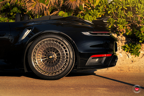 Фото дисков Vossen LC3-13T Глянцевый темный лак на Porsche 911 VIII