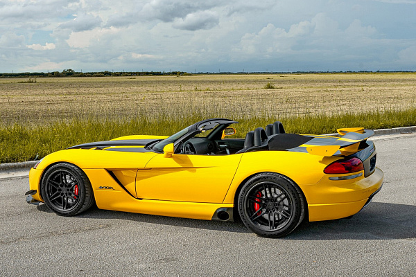 Фото дисков Strasse Wheels SV2-6 Deep Concave FS Черный матовый на Dodge Viper