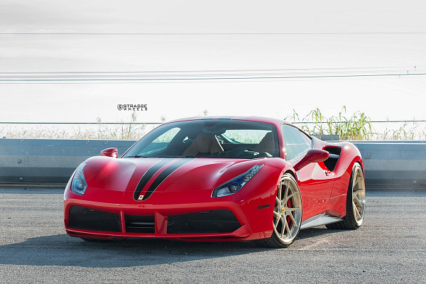 Фото дисков Strasse Wheels SM5RT Deep Concave FS Сатиновая шампань на Ferrari 488