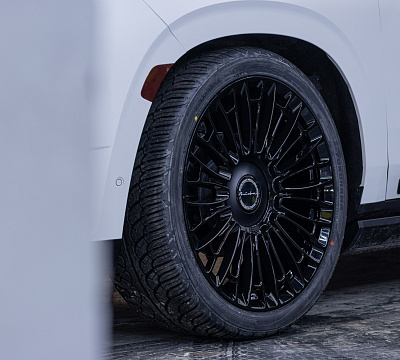 Фото дисков Brixton Forged LX01 на Cadillac Escalade V