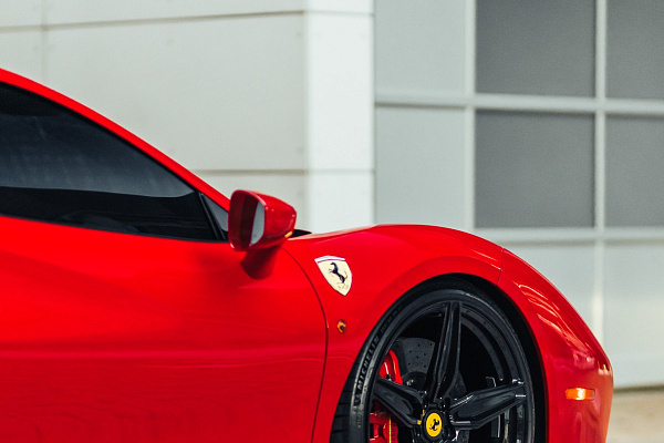 Фото дисков Brixton Forged PF4 Черный глянец на Ferrari 488