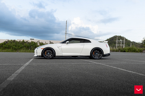 Фото дисков Vossen HF-7 Черный глянец на Nissan GT-R