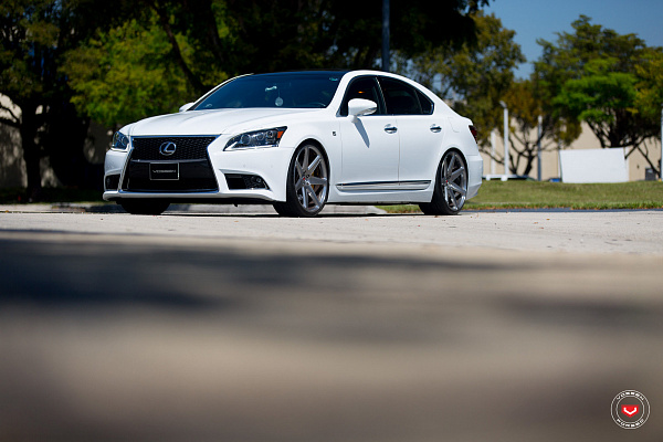 Фото дисков Vossen CG-207 Глянцевый лак на Lexus LS IV