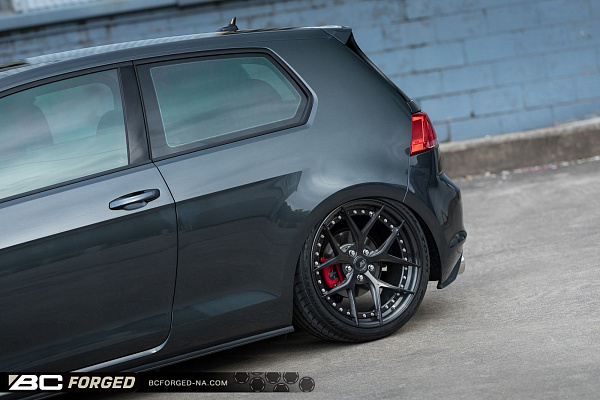 Фото дисков BC Forged HCS21 Глянцевый темный лак на Volkswagen Golf VII