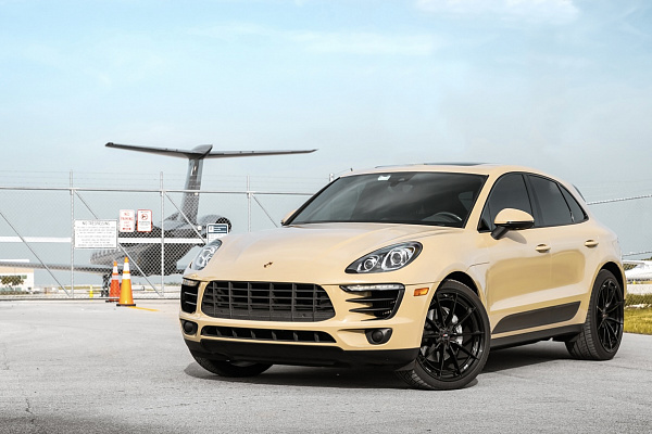 Фото дисков Savini SV-F1 Черный глянец на Porsche Macan I