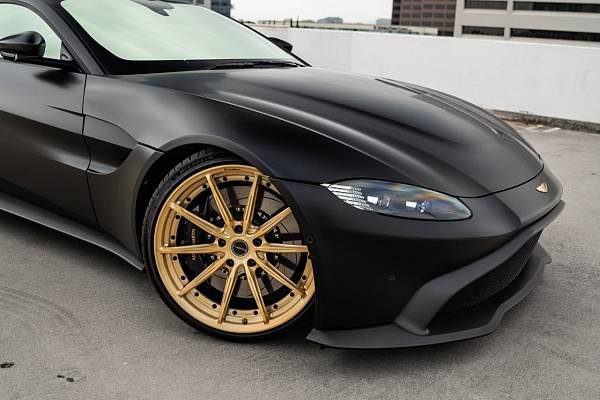 Фото дисков Brixton Forged R11-R Глянцевая шампань на Aston Martin Vantage 4
