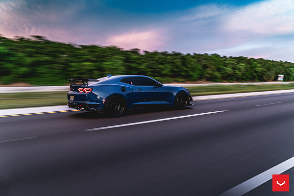 Фото дисков Vossen HF-5 Черный глянец на Chevrolet Camaro VI