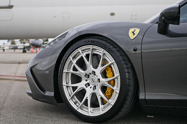 Фото дисков Strasse Wheels SM7R Deep Concave Duoblock Глянцевый лак на Ferrari 458