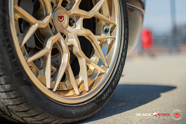 Фото дисков Vossen S17-01 (3-Piece) Сатиновая шампань на Lamborghini Huracan