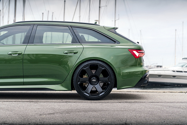 Фото дисков Rotiform AVS Черный глянец на Audi A/RS 6 (C8)