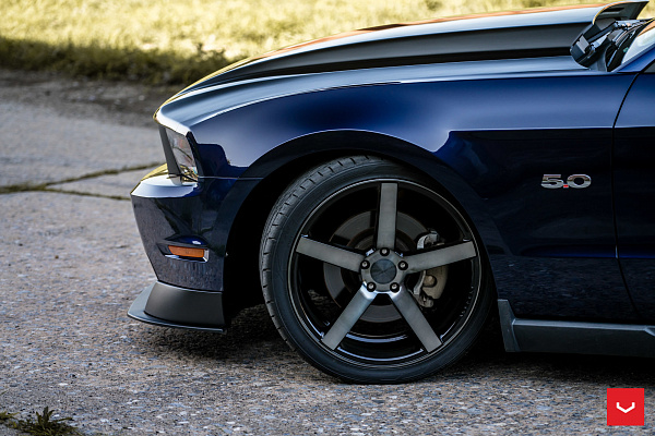 Фото дисков Vossen CV3 Глянцевый темный лак на Ford Mustang V
