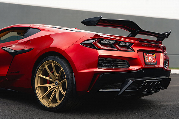 Фото дисков Brixton Forged PF11 R / RS Сатиновое золото на Chevrolet Corvette C8
