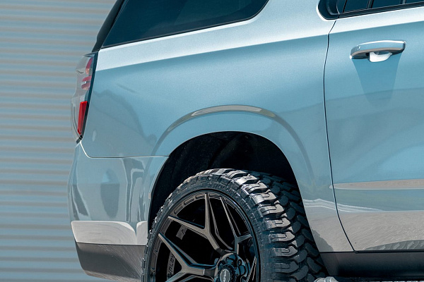 Фото дисков 4PLAY 4P06 Черный глянец на Chevrolet Suburban XII