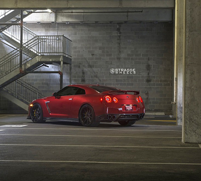 Фото дисков Strasse Wheels R10 Deep Concave на Nissan GT-R