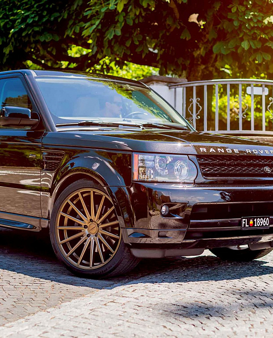 Фото дисков VFS-2 Сатиновое темное золото на Range Rover Sport I