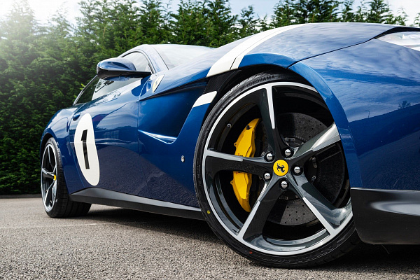 Фото дисков Kahn Type 62 Черный глянец на Ferrari GTC4Lusso