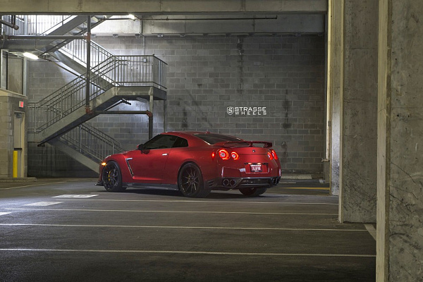 Фото дисков Strasse Wheels R10 Deep Concave Другой цвет на Nissan GT-R