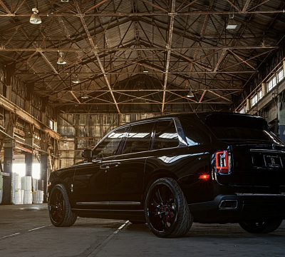 Фото дисков Savini SV81 на Rolls-Royce Cullinan