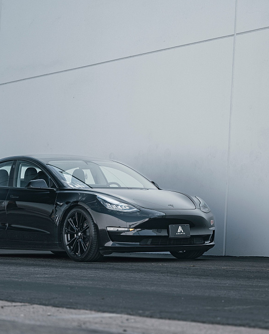 Фото дисков CORONA TRUCK Черный глянец на Tesla Model 3