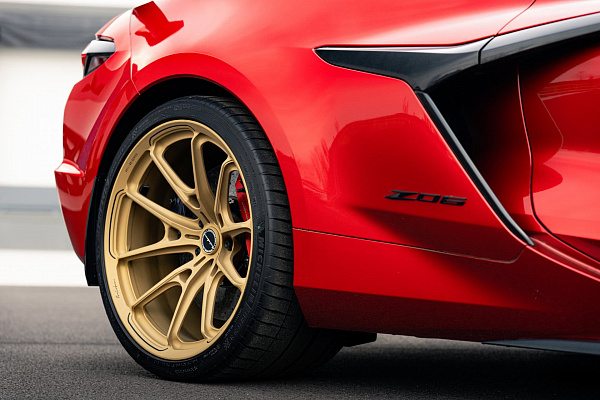 Фото дисков Brixton Forged PF11 R / RS Сатиновое золото на Chevrolet Corvette C8