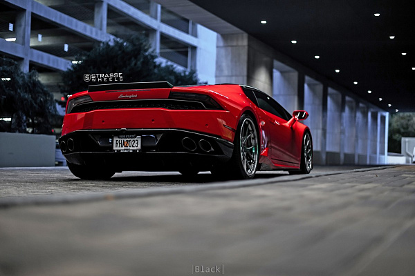 Фото дисков Strasse Wheels SM5R Deep Concave FS Сатиновый темный лак на Lamborghini Huracan