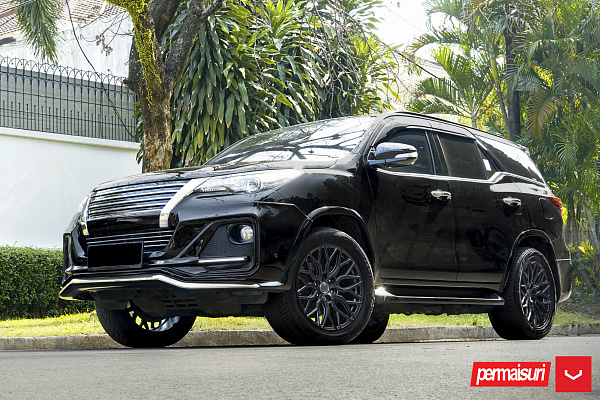 Фото дисков Vossen HF6-3 Сатиновый графит на Toyota Fortuner II