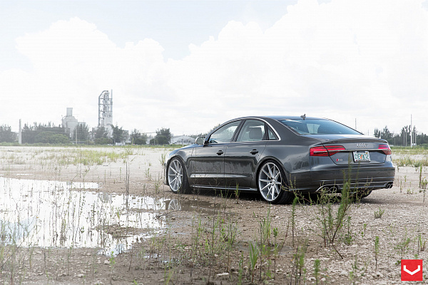 Фото дисков Vossen VFS-1 Серебро на Audi A/S 8 (D4)