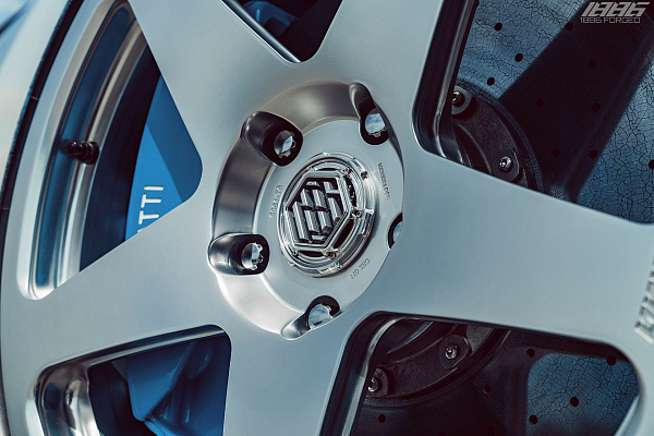 Фото дисков 1886 Wheels S005 Сатиновый лак на Bugatti Chiron