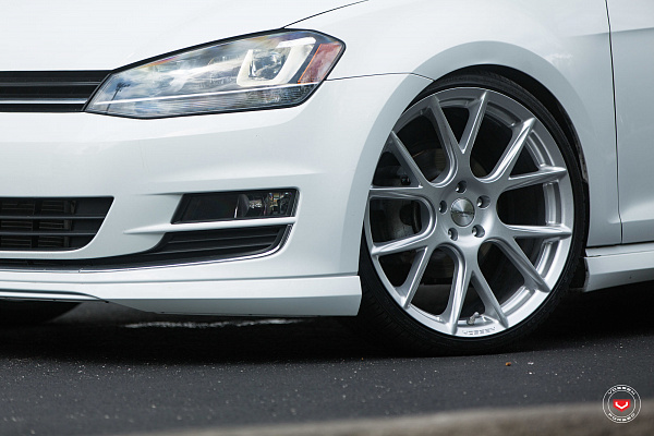 Фото дисков Vossen VFS-6 Серебро на Volkswagen Golf VII