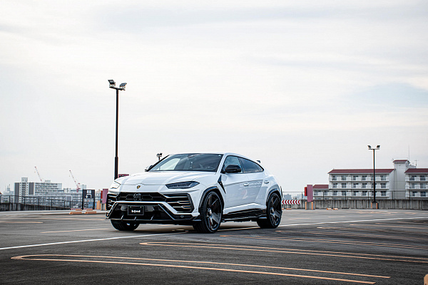Фото дисков HRE L105M Черный глянец на Lamborghini Urus