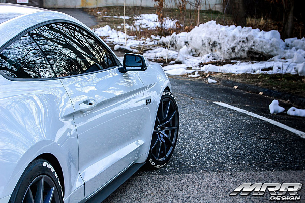 Фото дисков MRR M350 Черный глянец на Ford Mustang VI