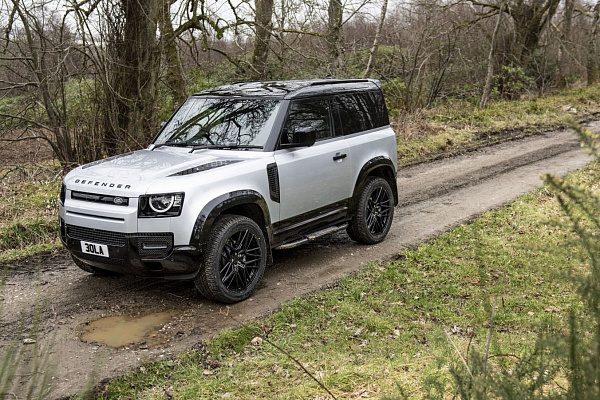 Фото дисков Bola FP1 Черный глянец на Land Rover Defender II