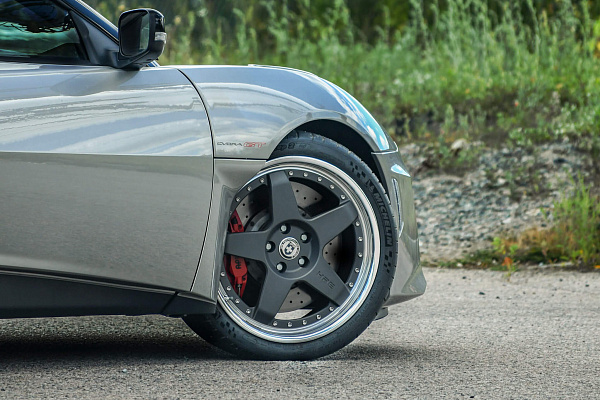 Фото дисков HRE C105 Сатиновый графит на Lotus Evora