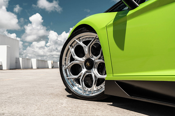 Фото дисков HRE S111SC Полированный лак на Lamborghini Aventador