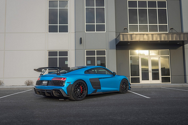 Фото дисков Strasse Wheels SV15FF Deep Concave FS Черный глянец на Audi R8 (4S)
