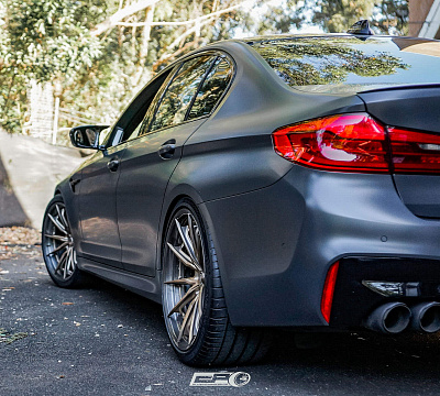 Фото дисков HRE S104SC на BMW 5/M5 (G30/F90)