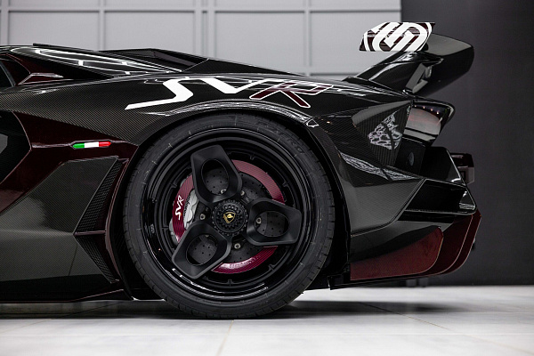 Фото дисков Brixton Forged NC01-R Черный сатин на Lamborghini Aventador