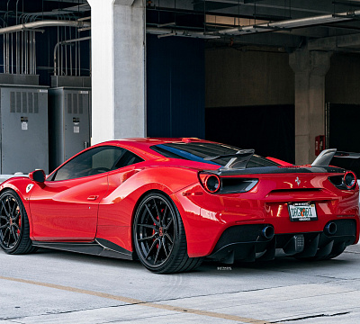 Фото дисков Strasse Wheels SV5 Deep Concave FS на Ferrari 488