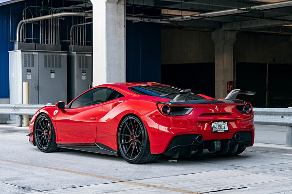 Фото дисков Strasse Wheels SV5 Deep Concave FS Другой цвет на Ferrari 488