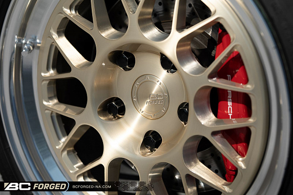 Фото дисков BC Forged MHE28 Глянцевая шампань на Porsche 911 IV