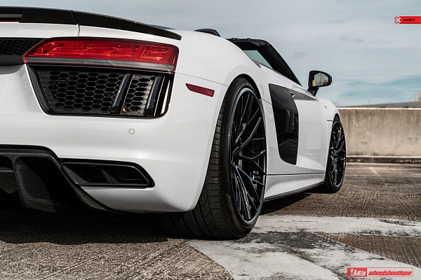 Фото дисков Anrky AN30 Черный глянец на Audi R8 (4S)