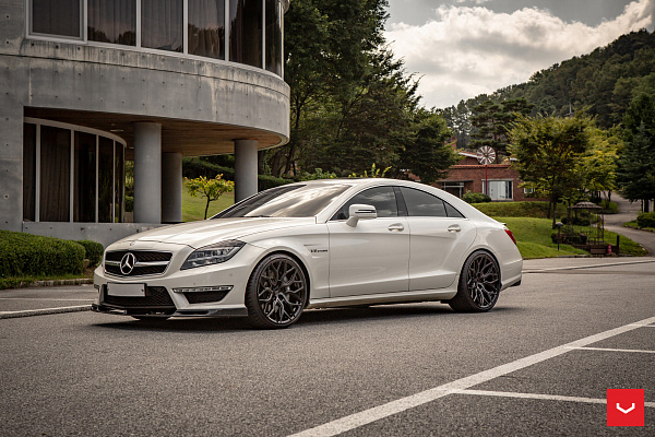 Фото дисков Vossen HF-2 Черный глянец на Mercedes-Benz CLS (C218)