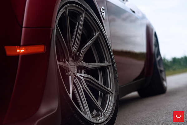 Фото дисков Vossen HF-3 Сатиновый графит на Dodge Challenger III