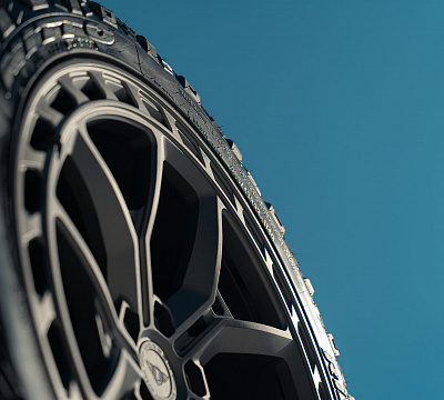 Фото дисков Vossen UV-X на Land Rover Defender II